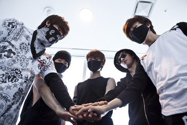 ▲ '용감한 형제 빅스타쇼' 제작발표회에 참석한 용감한 형제와 빅스타 ⓒ 빅스타 쇼