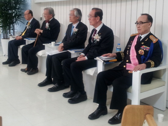 ▲ (왼쪽부터) 조용기 원로목사, 김동길 박사, 조갑제 대표, 박세환 회장, 서정갑 본부장.  ⓒ 뉴데일리