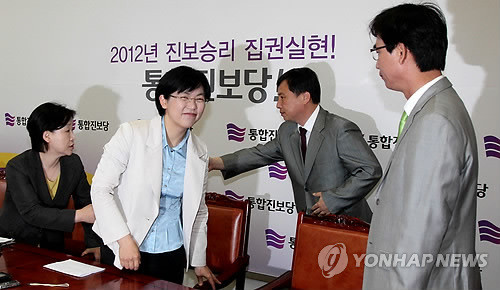 ▲ 3일 국회에서 열린 대표단회의에서 이정희 공동대표가 웃음을 짓고 있다. ⓒ연합뉴스