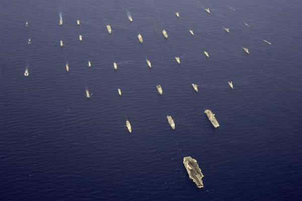 ▲ 예전에 실시했던 림팩 훈련의 한 장면. 8개국 함정 34척이 함께 이동하고 있다.