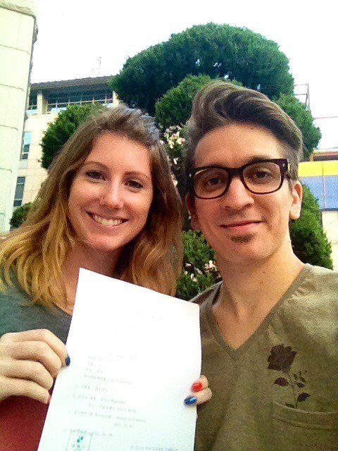 ▲ 브래드가 여자친구와의 혼인신고 후 수리증명서를 깜짝 공개했다. ⓒ 브래드 트위터