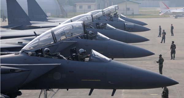 ▲ 2010년 2차 맥스 썬더 훈련에 참가한 한미 공군 전투기들의 모습.