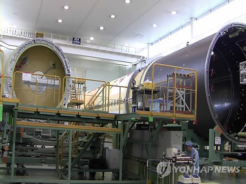 ▲ 아리랑 3호를 실어나를 일본 로켓.ⓒ 사진 연합뉴스