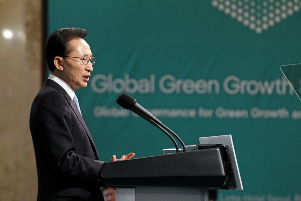 ▲ 이명박 대통령이 10일 오전 소공동 롯데호텔에서 열린 '제 2회 글로벌 녹색성장 서밋(GGGS) 2012' 개회식에 참석해 특별연설을 하고 있다. ⓒ 청와대