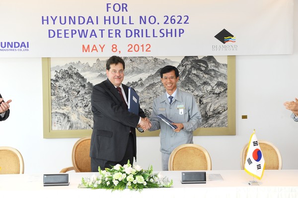 ▲ ⓒ왼쪽부터 미국 다이아몬드 사 존 베키오 신조 총괄중역, 현대중공업 김외현 대표이사.