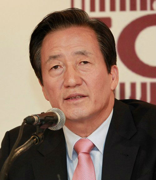 ▲ 새누리당 정몽준 의원이 10일 언론회관 외신기자클럽에서 열린 외신기자 간담회에서 취재진의 질문에 답변하고 있다. ⓒ연합뉴스