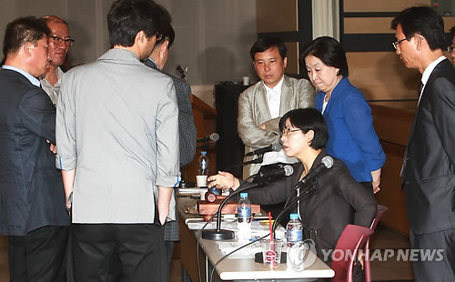 ▲ 10일 오후 서울 동작구 대방동 서울여성플라자에서 열린 통합진보당 전국운영위원회에서 이정희, 유시민, 심상정, 조준호 공동대표 및 운영위원들이'진상조사보고서 결과에 따른 후속처리 및 대책을 위한 특별위원회 구성의 건'에 대한 수정안을 논의하고 있다.  ⓒ 연합뉴스