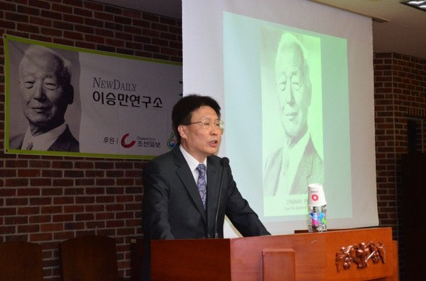 ▲ 이현표 전 주미한국대사관 문화홍보원장은 1950년에 태어나 고려대학교를 졸업하고 1979년 행정고시를 합격해 공무원생활을 시작했다. 독일과 미국에서 문화원장을 맡아 대한민국을 홍보하는 일을 도맡아 왔다. 현재는 자유기고가로 활동하고 있다.