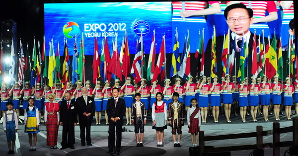 ▲ 이명박 대통령이 지난 11일 여수 엑스포 개막식에 참석, 개막 연설을 하고 있다. ⓒ 청와대