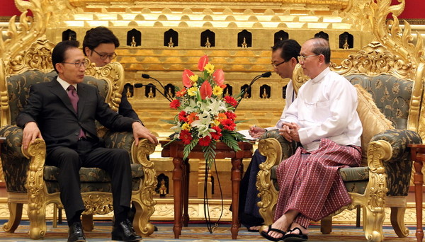 ▲ 미얀마를 국빈 방문 중인 이명박 대통령이 14일 테인 세인 미얀마 대통령과 정상 회담을 갖고 있다. ⓒ 뉴데일리