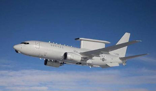 ▲ 우리 공군이 갖출 조기경보통제기 '피스아이'. 기체 위에 달린 막대 모양이 위상배열레이더다.