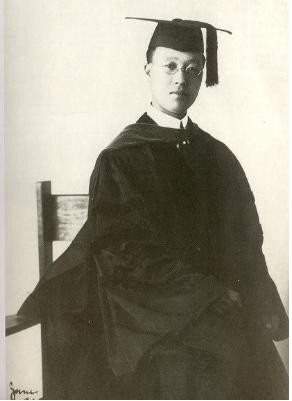 ▲ 1910년 6월 미국 프린스턴대학에서 박사학위를 받은 이승만의 박사정장.