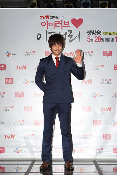 ▲ tvN 새 월화극 '아이러브 이태리'(극본 문지영 연출 김도혁)의 제작발표회에 참석한 김기범이 몸매 관리 비법을 밝혔다.  ⓒ cj 제공