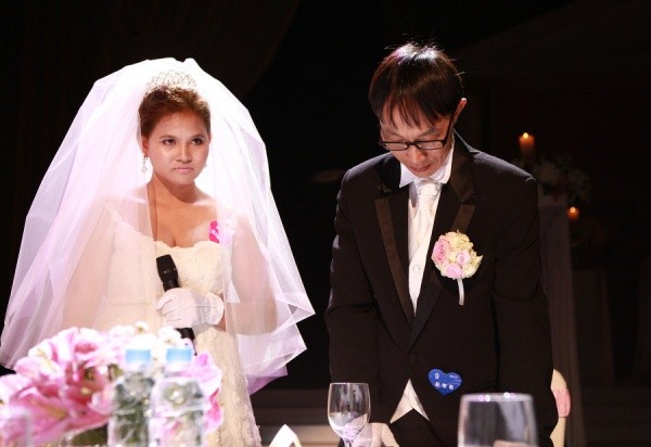 ▲ 지난해 KBS 주최 합동결혼식을 올린 어느 부부 일가족의 행복한 모습.  ⓒ KBS 제공