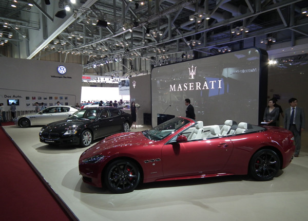 ▲ 부산모터쇼에 첫 출품한 마세라티 부스. 단 4대를 전시했음에도 사람들의 관심이 높았다.