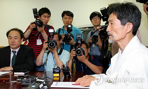 ▲ 통합진보당 강기갑 비대위원장이 28일 국회 의원회관에서 열린 혁신비대위원회의에서 모두발언하고 있다. 2012. 5. 28 ⓒ 연합뉴스