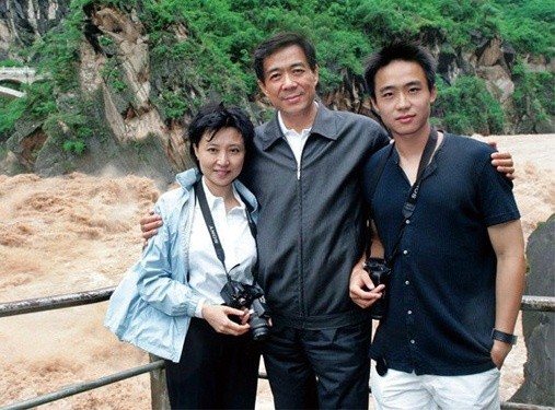 ▲ 보시라이 일가족의 다정한 한 때.