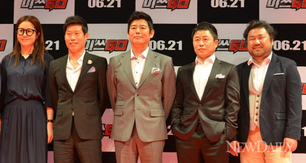 ▲ 왼쪽부터 고현정, 유해진, 성동일, 이문식, 고창석.