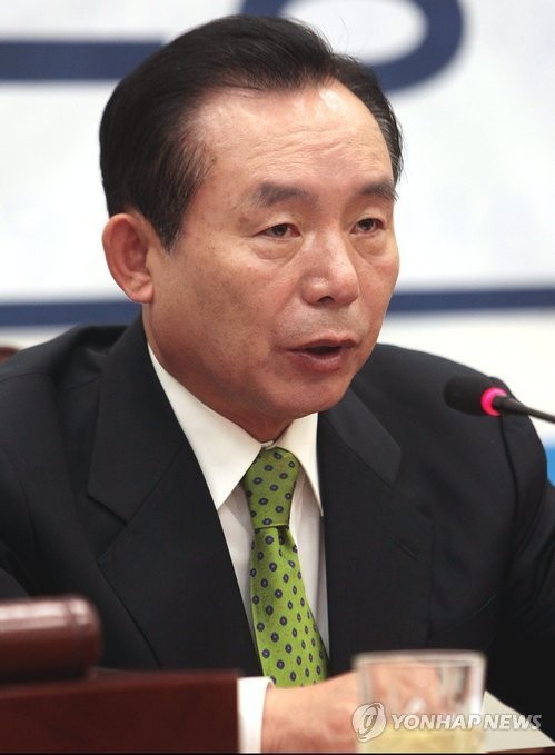 ▲ 30일 오전 서울 여의도 국회 선진통일당(구 자유선진당)대표실 에서 열린 최고위원회의에서 이인제 대표가 모두발언을 하고 있다. 2012.5.30 ⓒ 연합뉴스