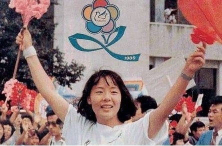 ▲ 지난 1989년 무단 방문해 북한 주민들로부터 환영받고 있는 임수경 민주통합당 의원. ⓒ 뉴포커스