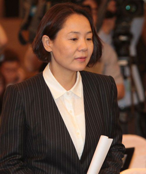 ▲ 민주통합당 임수경 의원이 4일 오후 서울 양재동 교육문화회관에서 열린 '민주통합당 국회의원 워크숍'에서 '폭언 논란' 관련 기자회견에 들어서고 있다. ⓒ연합뉴스