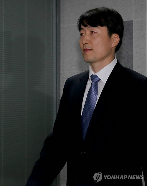 ▲ 통합진보당 이석기 의원이 5일 오전 국회 제2 의원회관 의원실로 출근하고 있다.  ⓒ 연합뉴스