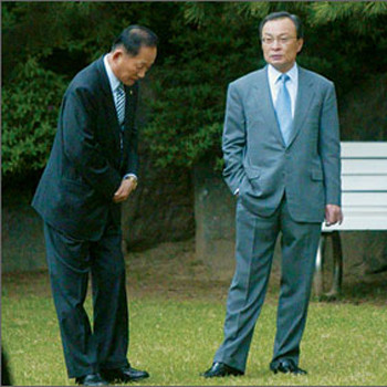 ▲ 盧정권 시절 국무총리를 지낸 이해찬 의원의 당시 사진. 이 사진은 네티즌들 사이에서는 무척 유명하다.