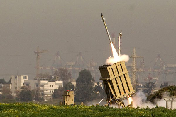 ▲ 이스라엘이 자랑하는 '대포격 미사일' 아이언 돔(Iron Dome) 발사장면. 적의 로켓탄이나 포탄을 요격하는 미사일이다.
