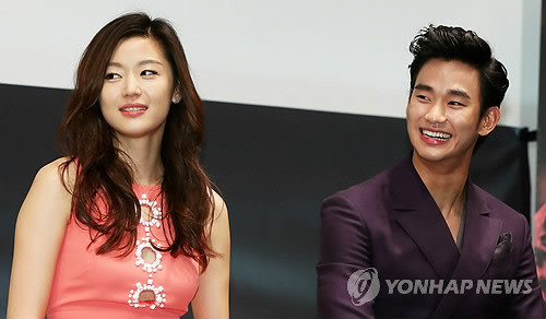 ▲ 배우 전지현이 12일 오전 서울 중구 소공동 웨스틴 조선호텔에서 열린 영화 '도둑들'(감독 최동훈) 제작발표회에서 밝게 웃고 있다. ⓒ 연합뉴스