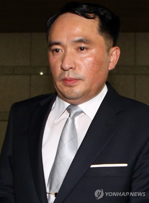 ▲ 최원일 천안함 전 함장이 11일 오후 서울 서초구 중앙지방법원에 천안함 좌초설 명예훼손 공판에 증인 출석을 마친 후 법원을 나오고 있다.ⓒ 연합뉴스