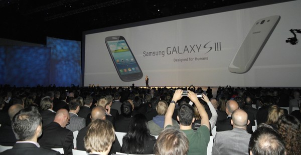 ▲ ⓒ삼성전자는 지난 5월 3일(현지시간) 영국 런던 얼스코트에서 열린 '삼성 모바일 언팩' 행사에서 '갤럭시SⅢ'를 전격 공개했다.