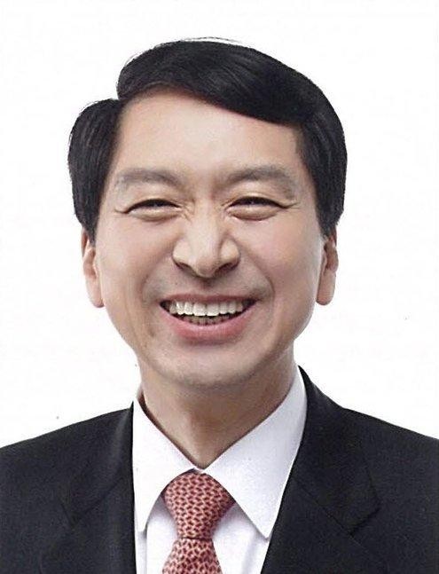 ▲ 새누리당 김기현 원내수석부대표는 13일 '국회의원 특권포기' 6대 쇄신안 추진에 대해 "대선 공약으로 넣을 필요없이 대선 전에 마무리할 것"이라고 말했다.ⓒ 뉴데일리