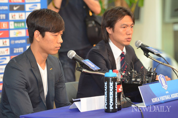 ▲ 박주영 선수(왼쪽)와 홍명보 감독.ⓒ윤희성 기자
