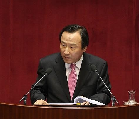 ▲ 홍일표 원내대변인은 14일 권재진 장관의 정치적 책임을 거론하며 사실상 '해임'의 뜻을 밝혔다.  ⓒ 연합뉴스