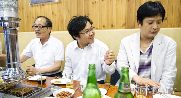 ▲ 뉴포커스 장진성 대표를 그의 사무실에서 만났다. 그의 사무실 입구에는 평양 위성 사진이 놓여있다. ⓒ 뉴데일리