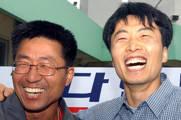 ▲ 환하게 웃고 있는 민혁당의 주인공 하영옥(왼쪽)과 이석기.