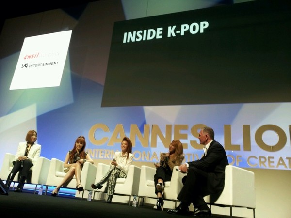 ▲ 제59회 칸 라이언즈(칸 국제광고제) 제일기획 세미나에서 2NE1이 패널로 출연해 K-pop 성공의 비결에 대해 토론하고 있다. ⓒ