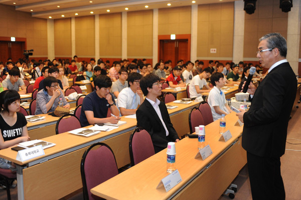 ▲ 지난 19일 예비창업자를 위한 '멘토링 캠프' 모습. BMW 코리아 산하 재단이 후원했다.