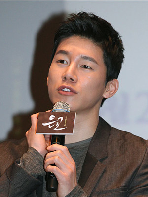 ▲ 영화 '은교'에 출연한 배우 김무열 씨. '생계곤란 대상자'로 병역면제처분을 받았다고 한다.