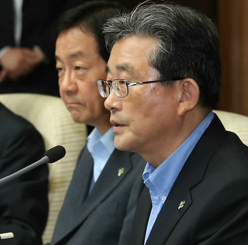 ▲ 새누리당 이한구 원내대표가 22일 국회에서 열린 주요당직자회의에서 민주통합당에 국회 개원을 촉구하고 있다. ⓒ연합뉴스