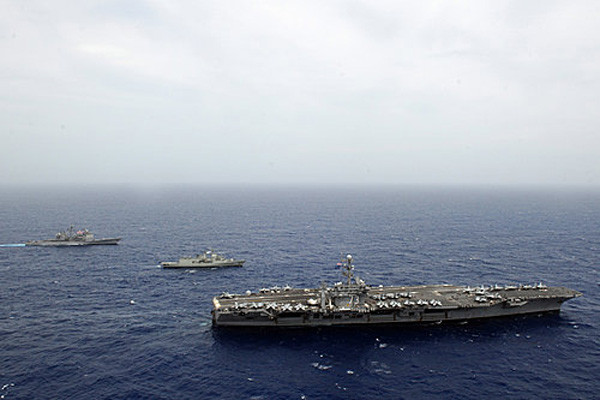 ▲ 지난번 서해상 한미합동 해상기동훈련에 참가한 美항공모함 '조지워싱턴'호. 조지워싱턴호가 한반도 인근에 나타날 때마다 평양 것들은 발악을 한다.