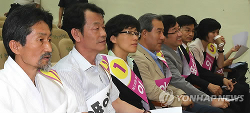 ▲ 통합진보당 지도부 선거에 출마한 후보들이 21일 서울시 관악구민회관 강당에서 열린 합동연설회에서 나란히 앉아 있다. ⓒ연합뉴스