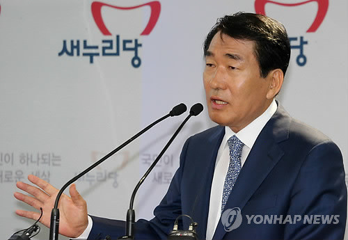 ▲ 대선출마를 선언한 안상수 전 인천시장이 24일 여의도 새누리당사에서 기자회견을 갖고 있다. ⓒ연합뉴스