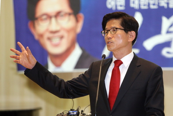 ▲ 대선주자인 김문수 경기지사 캠프 내부에서 '경선참여' 의견이 나오는 것으로 27일 알려졌다. ⓒ 뉴데일리