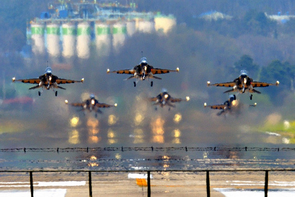 ▲ 영국 현지에서 연습 중인 블랙이글스.