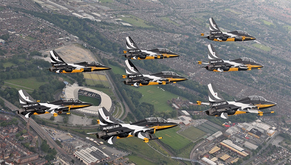 ▲ 헐시티 전용구장 위를 비행 중인 블랙이글스.