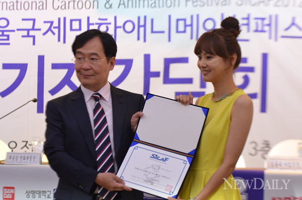 ▲ 왼쪽부터 황경태 조직위원장, 윤승아.ⓒ윤희성 기자.