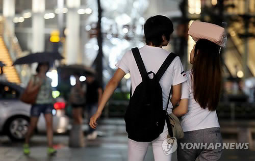 ▲ 29일 밤부터 30일 오전까지 서울을 비롯한 중부지방에 최대 80mm가 넘는 호우가 내리고 있다.ⓒ 연합뉴스(자료사진)