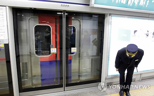 ▲ 서울지하철에서 승강장을 지나쳤다 되돌아가는 이른바 '되돌이' 운전이 사라질 전망이다.ⓒ 사진 연합뉴스(자료사진)
