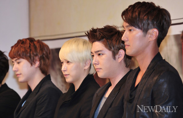 ▲ 슈퍼주니어 멤버들 오른쪽에서 두번째 강인이 보인다.ⓒ정상윤 기자